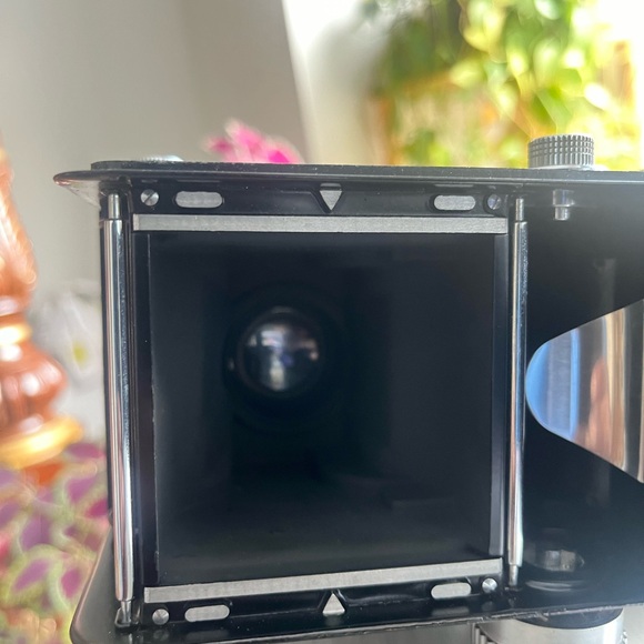 Black Vintage Camera - Picture 4 of 12